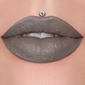 Jeffree Star Velvet Trap Lipstick Grave Digger